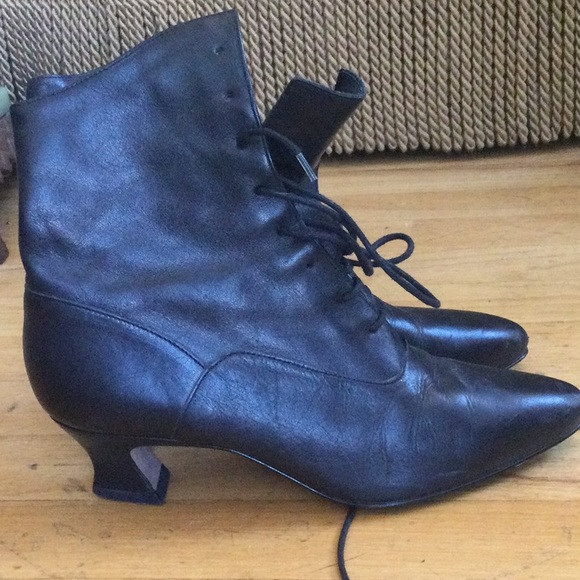COPY - Ninewest vintage (80s -90s) victorian style  short boots - Picture 2 of 8